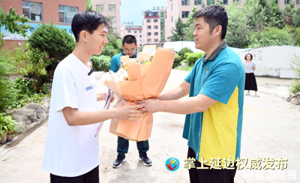 云南炒股配资 清华大学! 延边2025年首批高考录取通知书送达